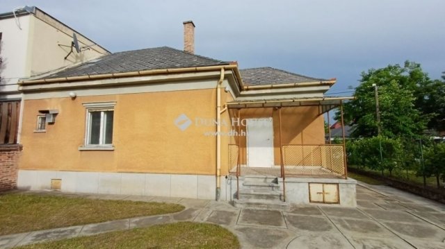 Eladó családi ház, Budapesten, IV. kerületben 130 M Ft, 2 szobás
