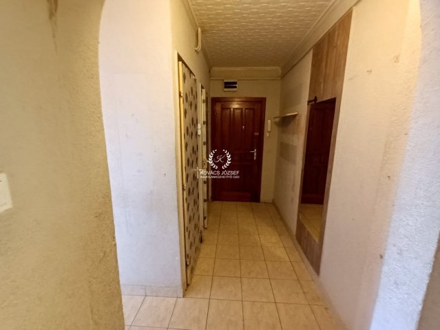 Eladó panellakás, Ózdon 11.9 M Ft, 2 szobás