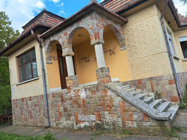 Eladó családi ház, Hugyagon 21 M Ft, 4 szobás