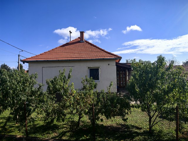 Eladó családi ház, Tornyiszentmiklóson 27 M Ft, 2 szobás