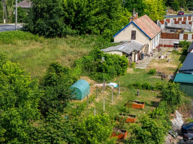 Eladó családi ház, Kápolnásnyéken 54 M Ft, 3 szobás