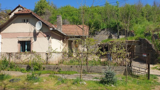 Eladó családi ház, Ózdon 5.8 M Ft, 2 szobás