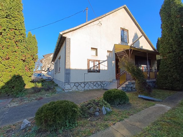 Eladó családi ház, Dombóváron 28.5 M Ft, 3 szobás