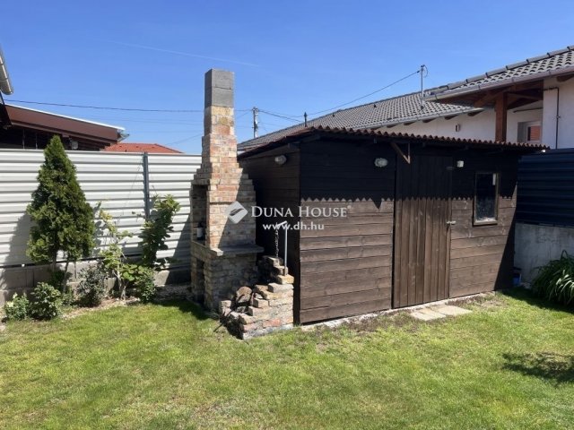 Eladó ikerház, Szigetszentmiklóson 89.9 M Ft, 4 szobás