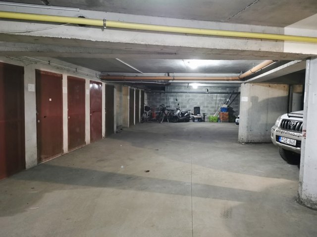 Eladó garázs, Szegeden, Fürj utcában 3.3 M Ft