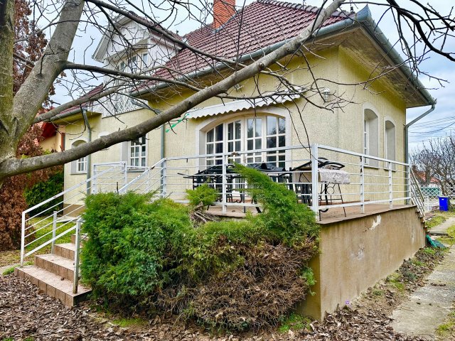 Eladó családi ház, Cegléden 73 M Ft, 6 szobás