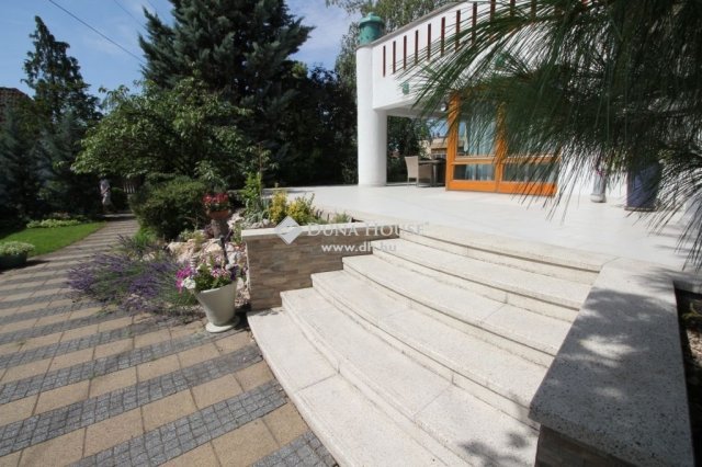 Eladó családi ház, Kecskeméten 150 M Ft, 6 szobás