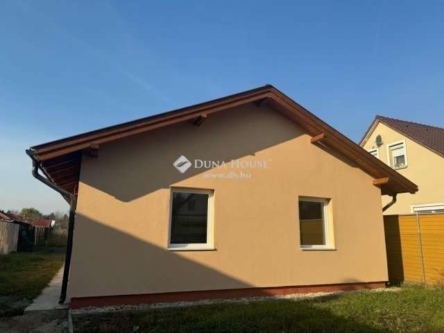 Eladó családi ház, Ráckevén 75 M Ft, 5 szobás