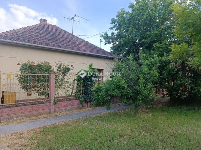 Eladó családi ház, Békéscsabán 29.8 M Ft, 4 szobás
