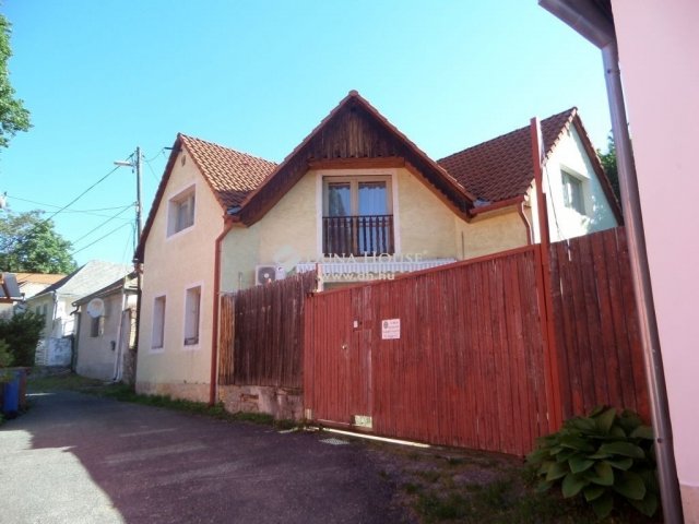 Eladó családi ház, Pécsett 85 M Ft, 4 szobás