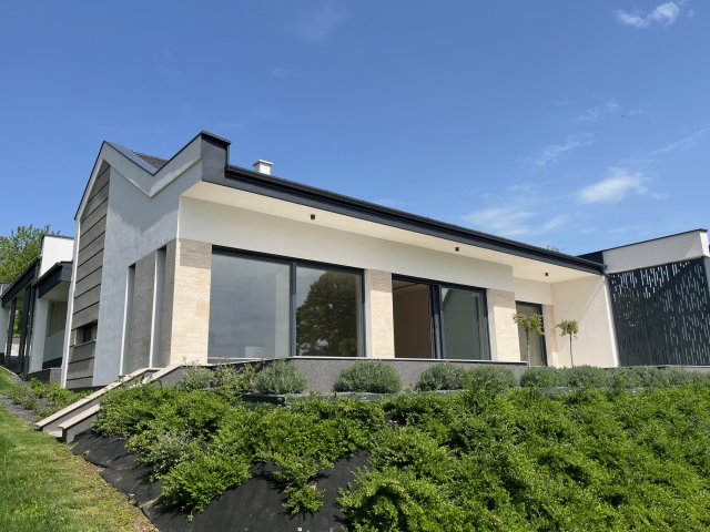 Eladó családi ház, Gyenesdiáson 299 M Ft, 5 szobás