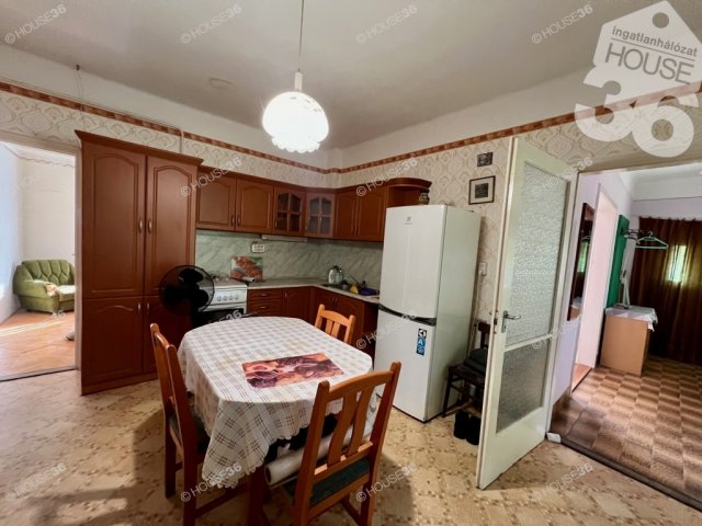 Eladó családi ház, Izsákon 32.9 M Ft, 3 szobás