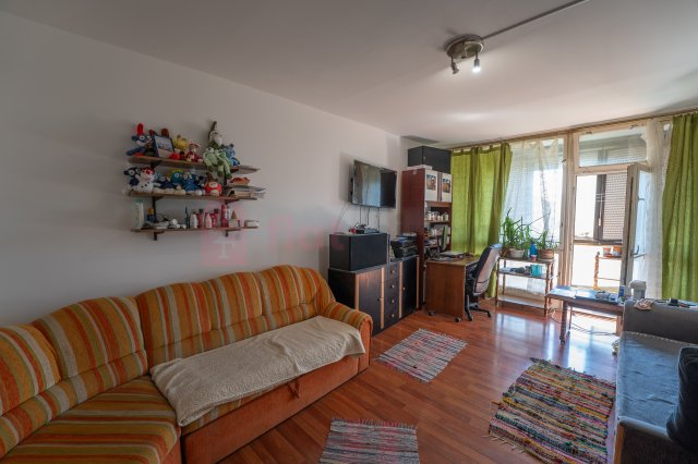 Eladó panellakás, Pécsett 39.9 M Ft, 3 szobás