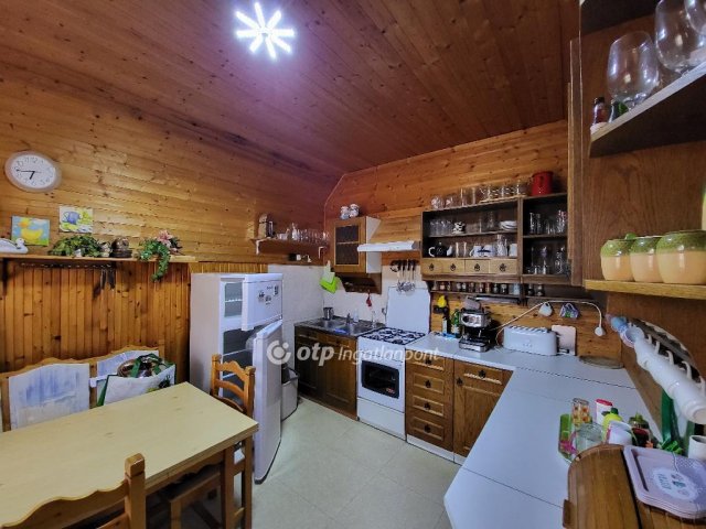 Eladó családi ház, Zamárdiban 175 M Ft, 6+3 szobás
