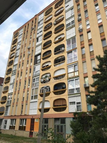 Eladó panellakás, Pécsett 47.9 M Ft, 3 szobás
