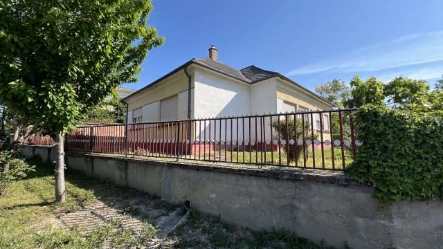 Eladó családi ház, Felsőszentivánon 19.8 M Ft, 4 szobás