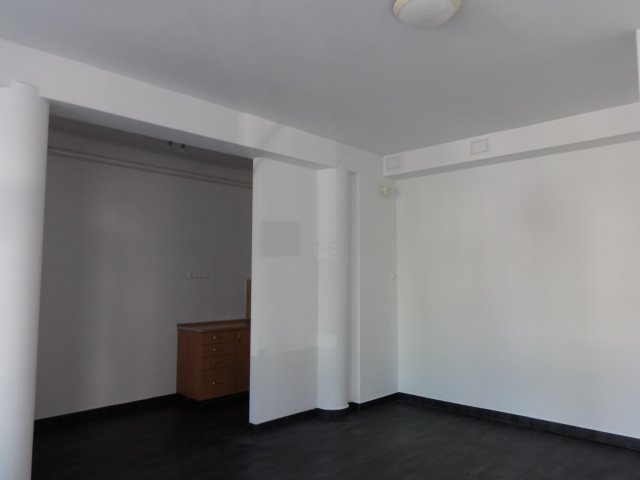 Eladó iroda, Kecskeméten, Széchenyi téren 95 M Ft, 3 szobás