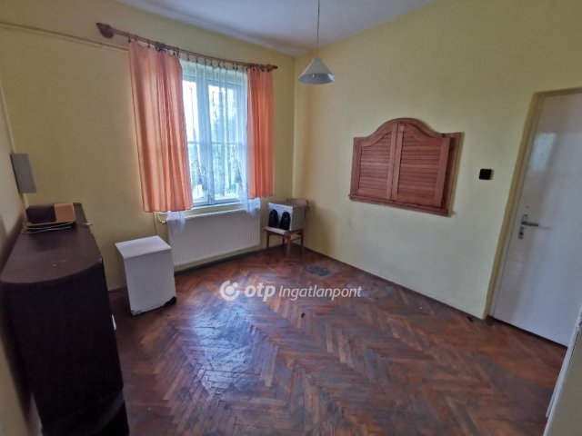 Eladó családi ház, Nagymányokon 25 M Ft, 6 szobás
