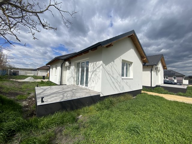 Kiadó ikerház, albérlet, Enesén 300 E Ft / hó, 3 szobás