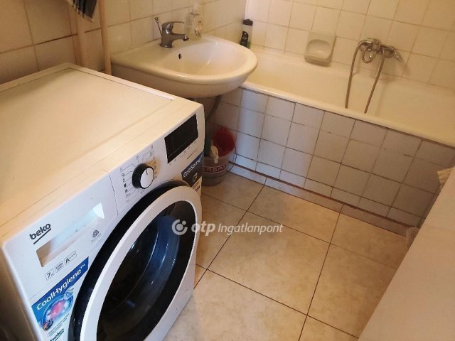 Eladó téglalakás, Békésen 25 M Ft, 3 szobás