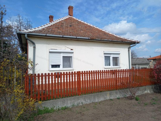 Eladó családi ház, Jászszentandráson 26.5 M Ft, 3 szobás