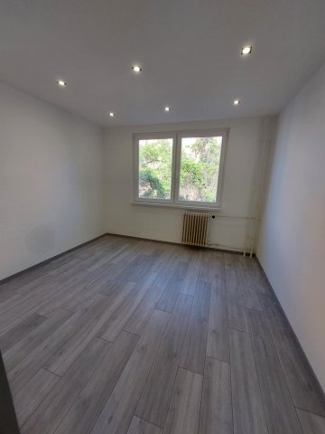 Eladó panellakás, Debrecenben, Dienes János utcában 26.4 M Ft