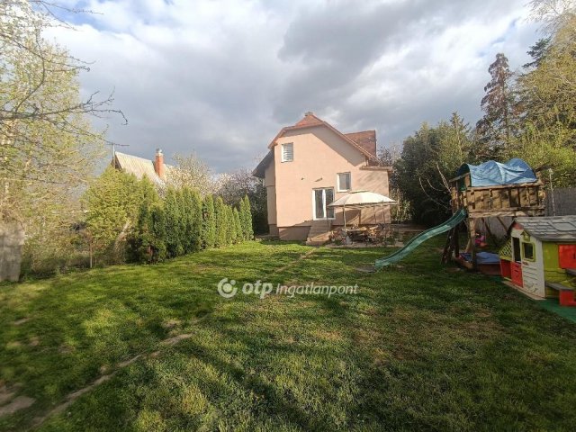 Eladó családi ház, Velencén 92.9 M Ft, 1+4 szobás