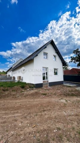 Eladó sorház, Hosszúhetényen 79.9 M Ft, 5 szobás