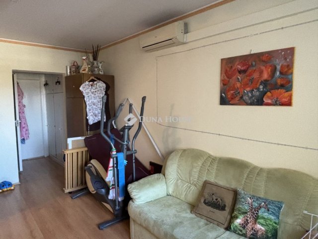 Eladó panellakás, Veszprémben 51 M Ft, 1+3 szobás