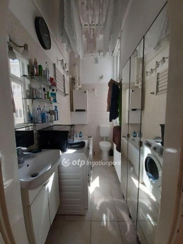 Eladó téglalakás, Budapesten, VI. kerületben 86.5 M Ft