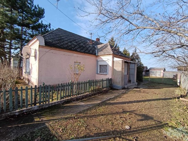 Eladó családi ház, Bakonybánkon 20.9 M Ft, 2 szobás