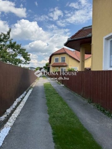 Kiadó családi ház, albérlet, Vecsésen 300 E Ft / hó, 4 szobás
