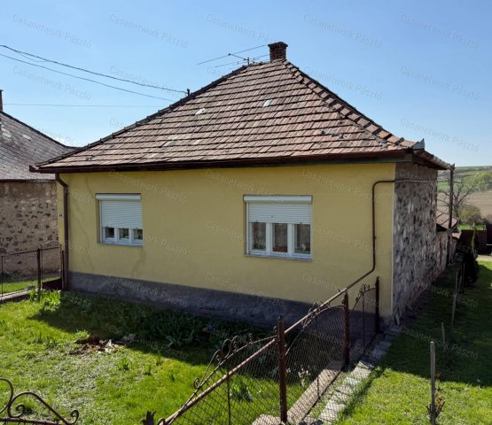 Eladó családi ház, Ecsegen 20 M Ft, 2 szobás