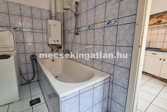 Kiadó téglalakás, albérlet, Pécsett 150 E Ft / hó, 1 szobás