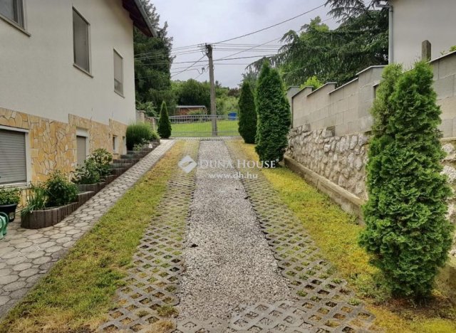Eladó családi ház, Pogányon 94.94 M Ft, 6 szobás