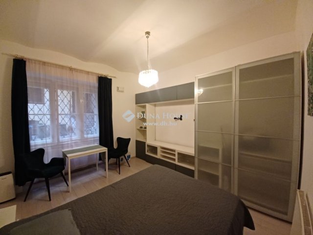 Eladó téglalakás, Budapesten, II. kerületben 41.7 M Ft, 1 szobás