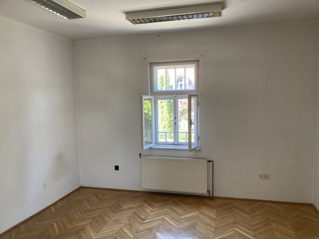 Eladó családi ház, Balatonföldváron 159 M Ft, 20 szobás