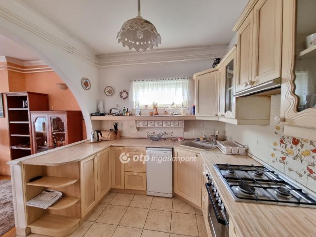 Eladó családi ház, Budakeszin 174.9 M Ft, 7 szobás