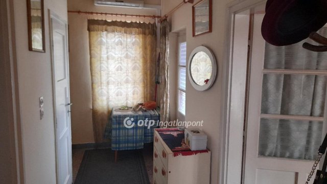 Eladó családi ház, Szegeden 72 M Ft, 3 szobás