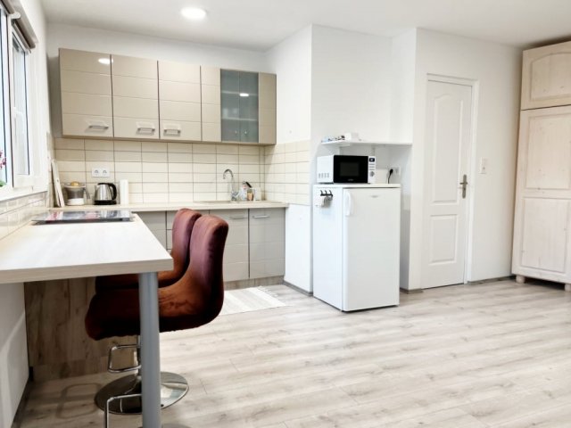 Kiadó téglalakás, albérlet, Pécsett 190 E Ft / hó, 2 szobás