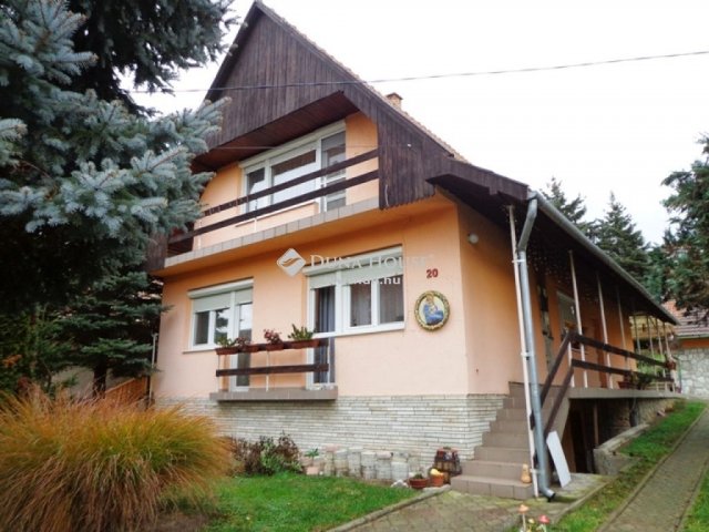 Eladó családi ház, Zebegényben 160 M Ft, 5 szobás