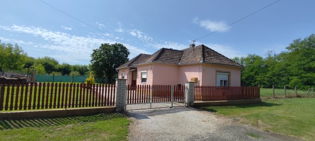 Eladó családi ház, Zalaszentgróton 27.99 M Ft, 2 szobás