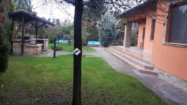 Eladó családi ház, Vecsésen 219.9 M Ft, 4 szobás