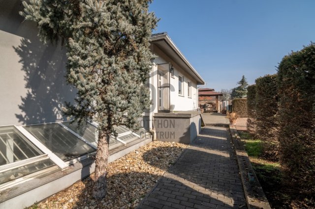 Eladó ikerház, Budapesten, XVIII. kerületben 299 M Ft, 6 szobás