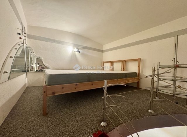 Eladó téglalakás, Budapesten, VI. kerületben 51 M Ft, 1 szobás