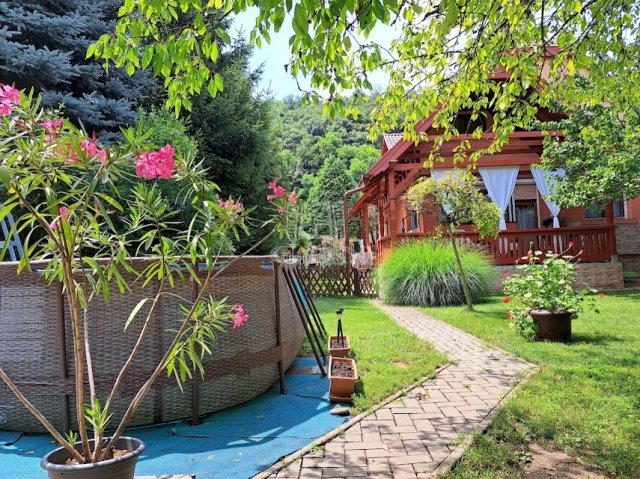 Eladó családi ház, Balatonkenesén 175 M Ft, 5 szobás