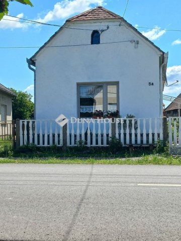 Eladó családi ház, Felsőszentmártonon 8.5 M Ft, 3 szobás
