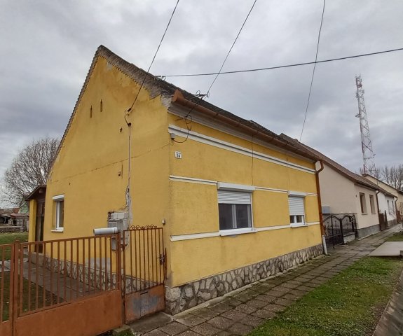 Eladó családi ház, Dombóváron 22 M Ft, 2+1 szobás