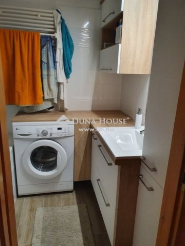 Kiadó téglalakás, albérlet, Pécsett 280 E Ft / hó, 3 szobás