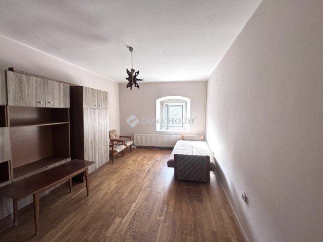 Eladó téglalakás, Siklóson 24.99 M Ft, 2 szobás